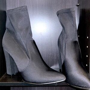 UniLady Black Heel Boots